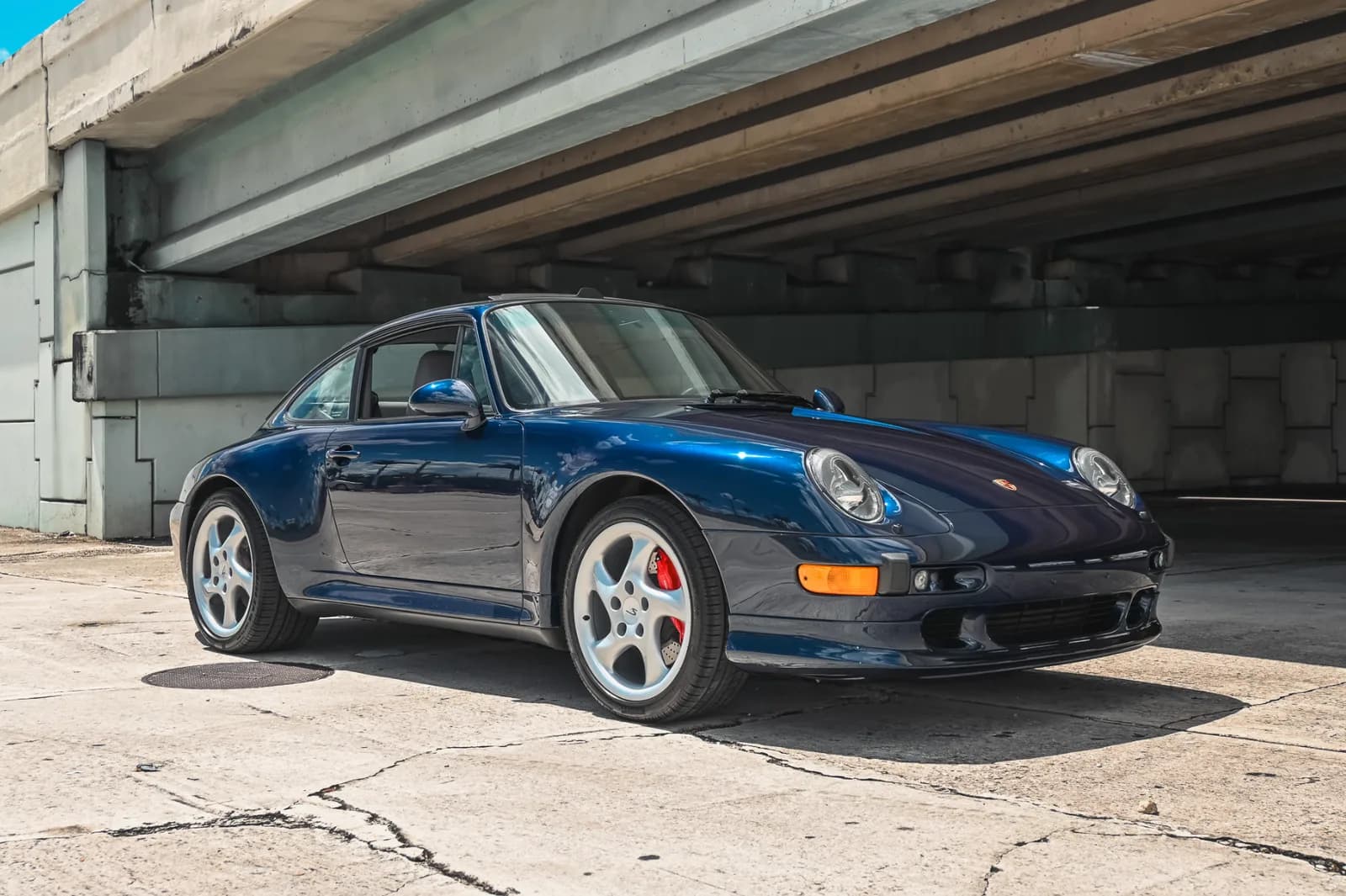 A dark blue Porsche 911 (993)